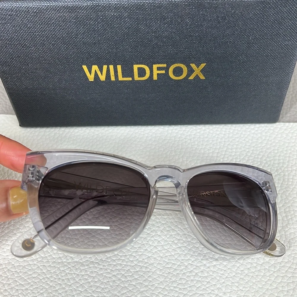 WILDFOX couture gray sunglasses